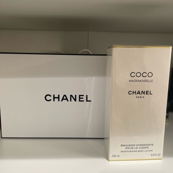 New Chanel COCO MADEMOISELLE Moisturizing Body Lotion, 6.8-oz - Picture 5 of 7